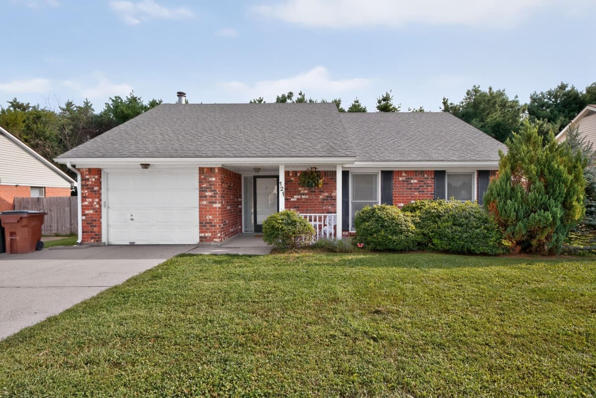 121 Chestnut Lane, Versailles, KY 40383 — primary photo