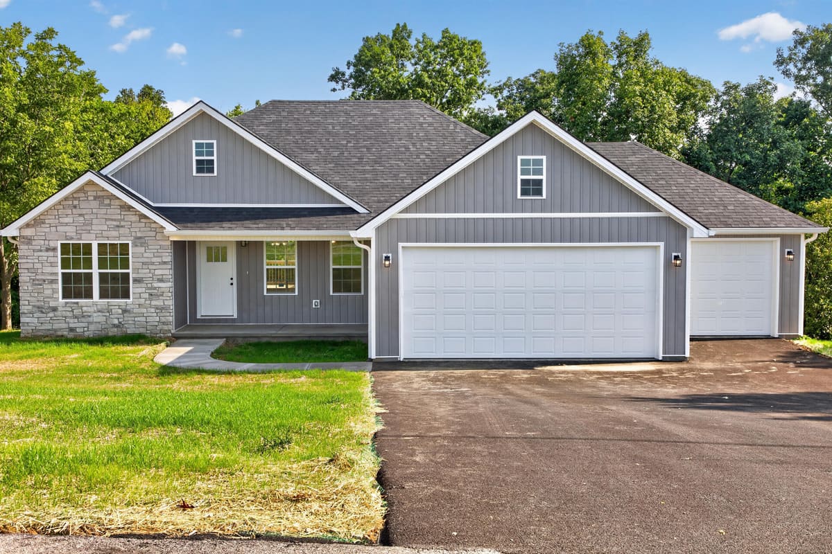 231 Lakeland Drive, Harrodsburg, KY 40330 — primary photo