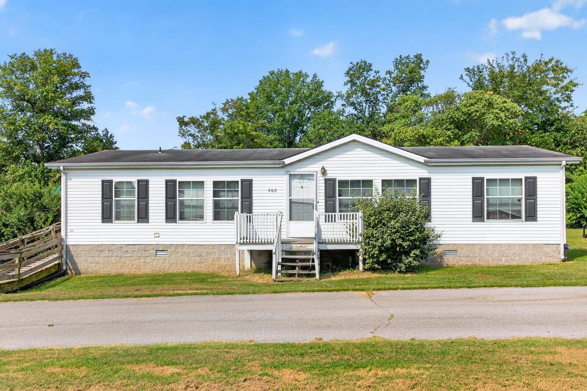 202 N Third Street, Harrodsburg, KY 40330 — primary photo