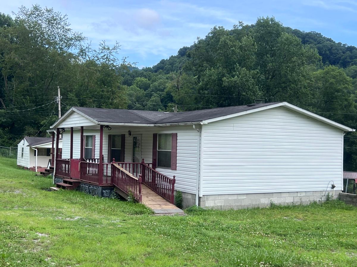 122 Blue Hollow Road, Frakes, KY 40940 — primary photo