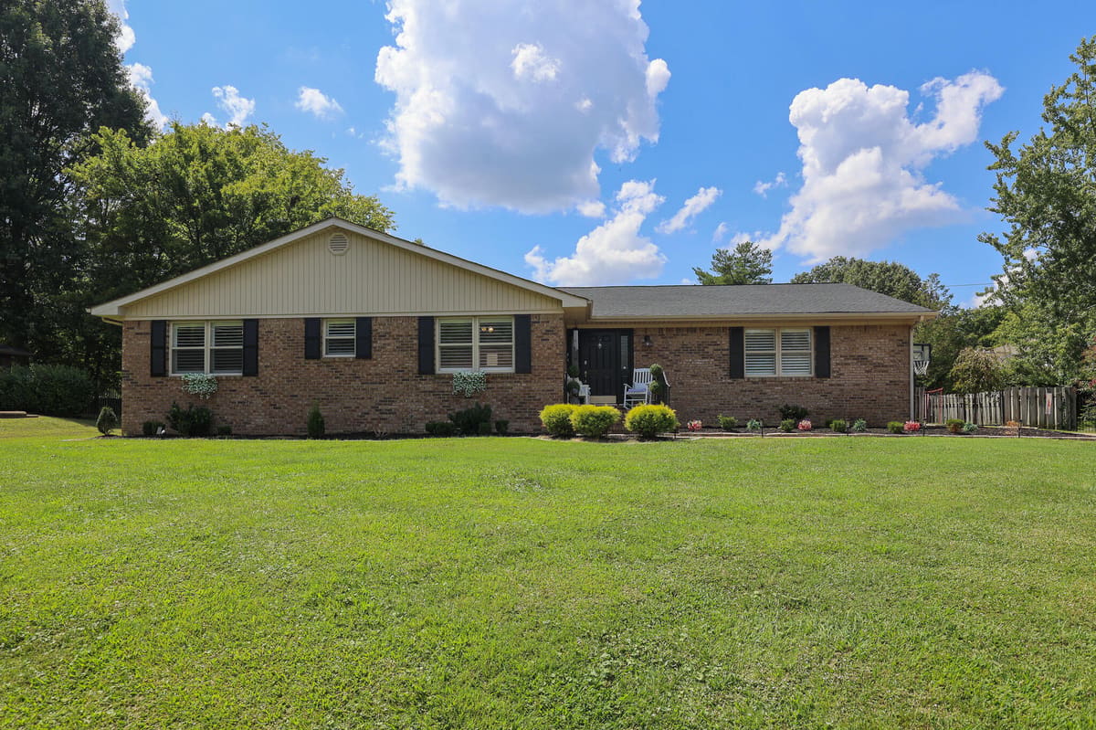 135 Brookfield Drive, Paducah, KY 42001 — primary photo