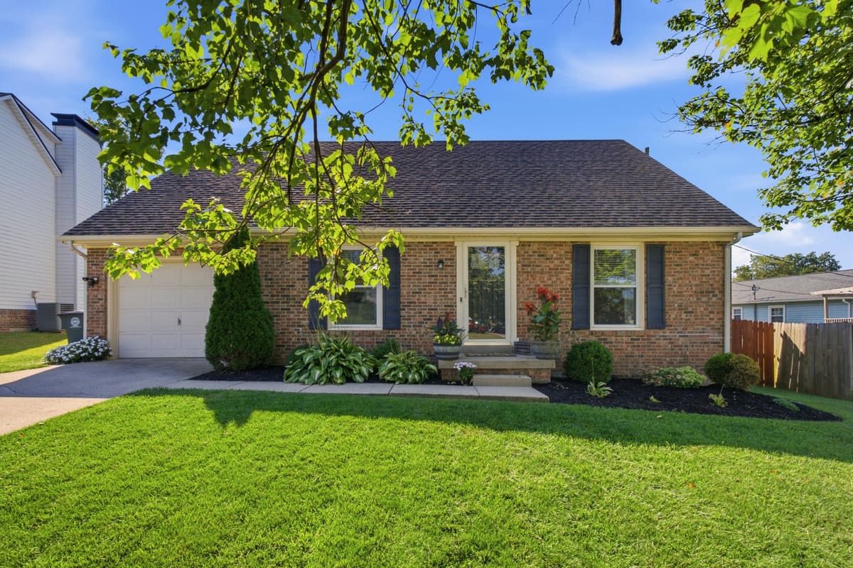 3977 Forest Green Drive, Lexington, KY 40517 — primary photo