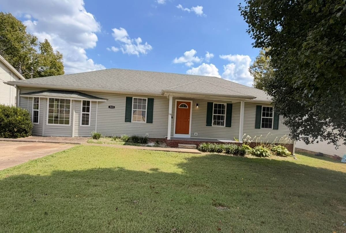 315 Pine Hill Drive, Hopkinsville, KY 42240 — primary photo