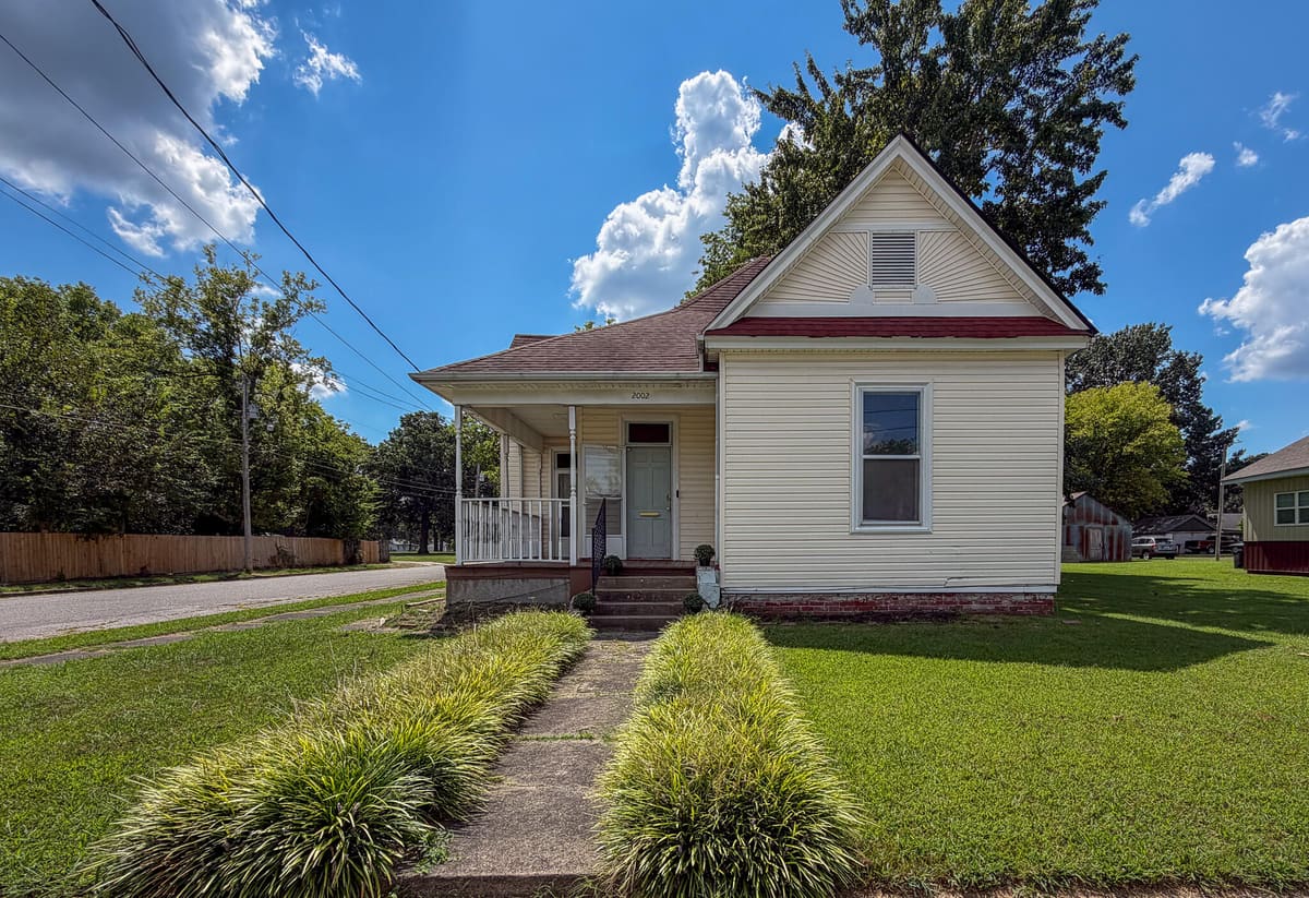 2002 Guthrie Avenue, Paducah, KY 42003 — primary photo