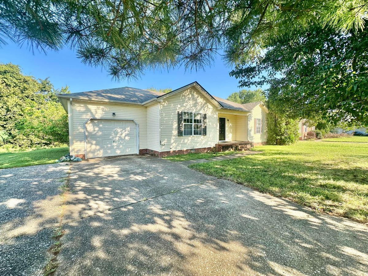 8646 Kingman Court, Oak Grove, KY 42262 — primary photo