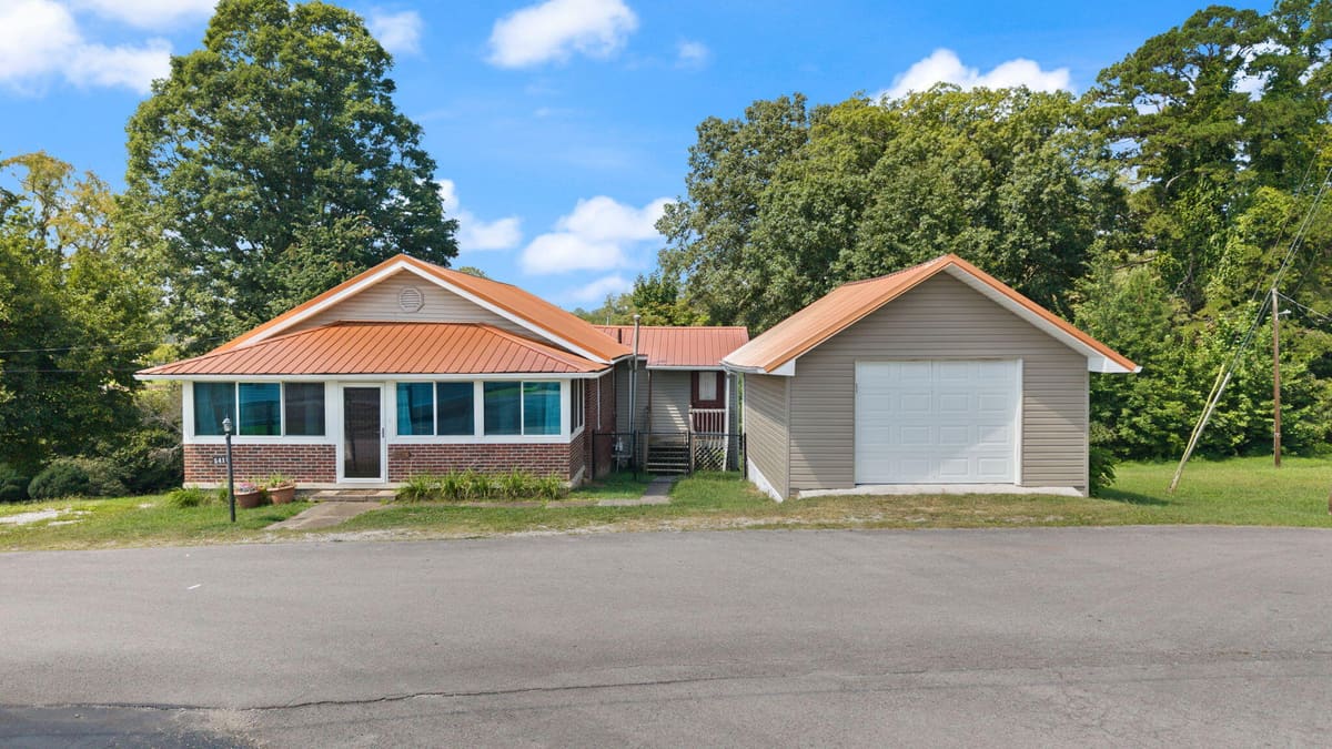 541 W Wentworth Street, Corbin, KY 40701 — primary photo