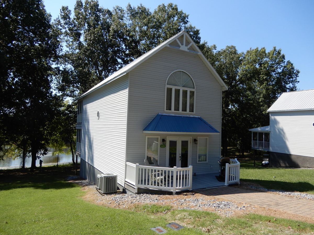 606 Tortuga Drive 606, Grand Rivers, KY 42045 — primary photo