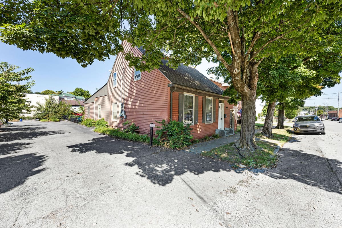 206 S Chiles Street, Harrodsburg, KY 40330 — primary photo