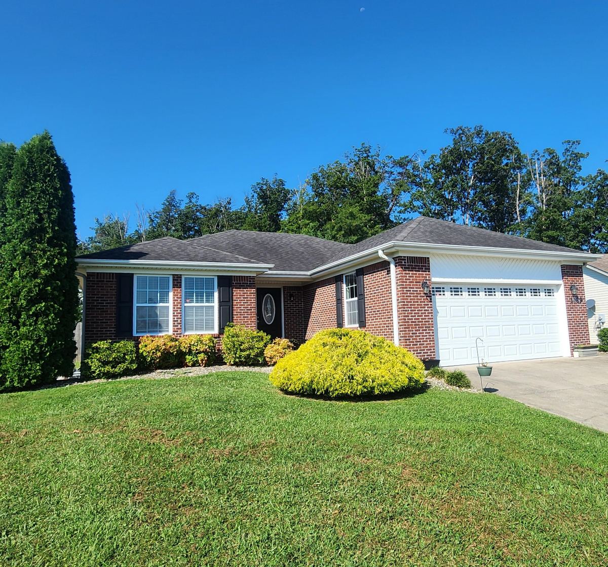 1029 Eagle Point Drive, Berea, KY 40403 — primary photo
