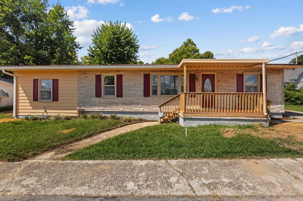 323 1/2 Lincoln Street, Lawrenceburg, KY 40342 — primary photo