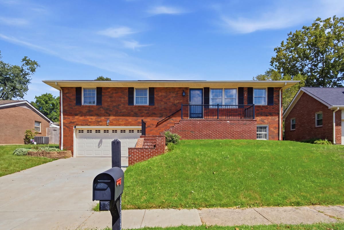 3385 Fraserdale Drive, Lexington, KY 40503 — primary photo
