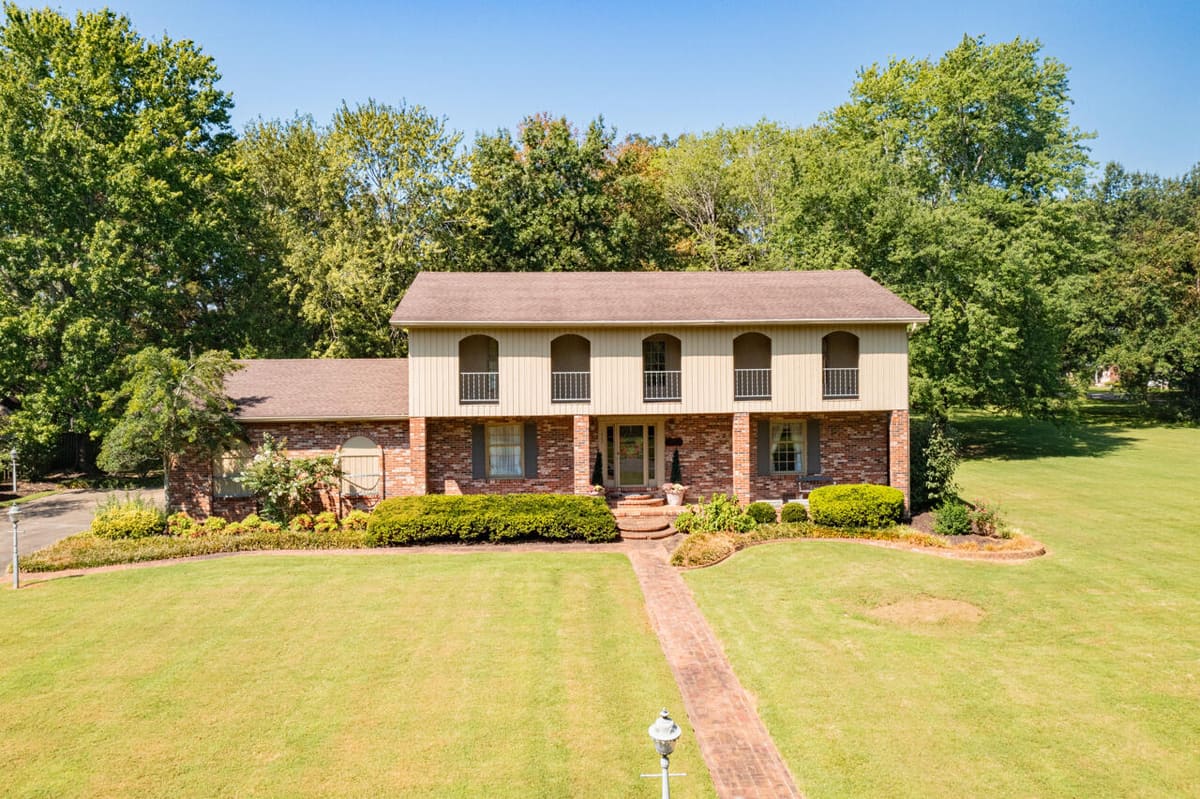 1002 County Cork Drive, Murray, KY 42071 — primary photo