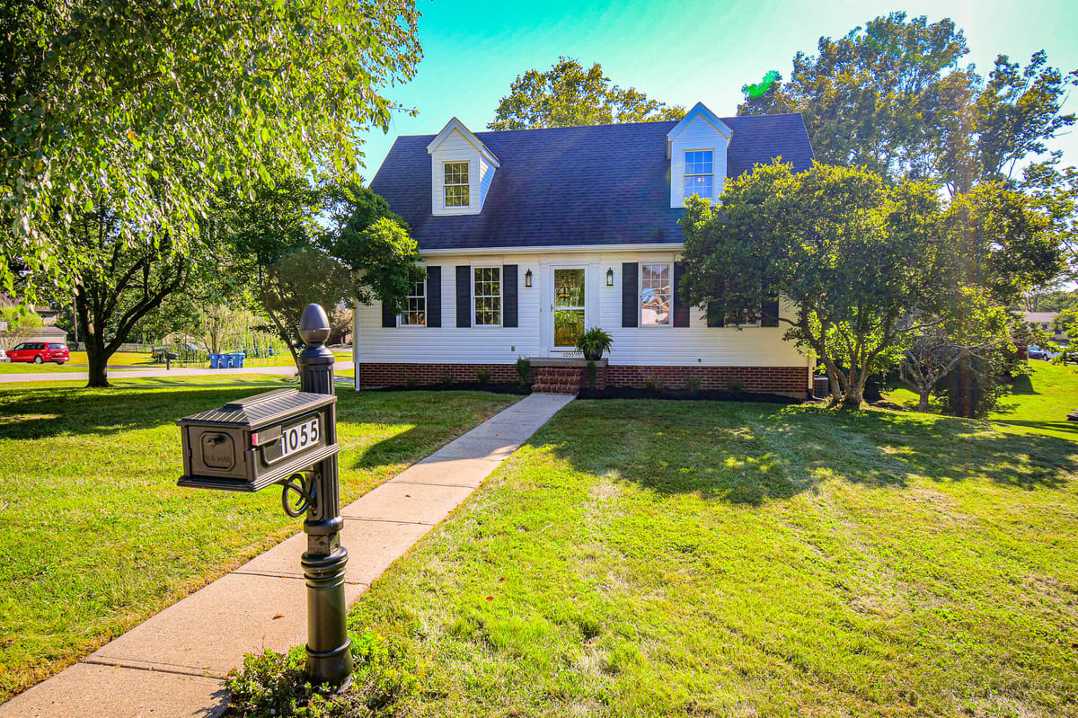 1055 Twelve Oaks Drive, Lawrenceburg, KY 40342 — primary photo