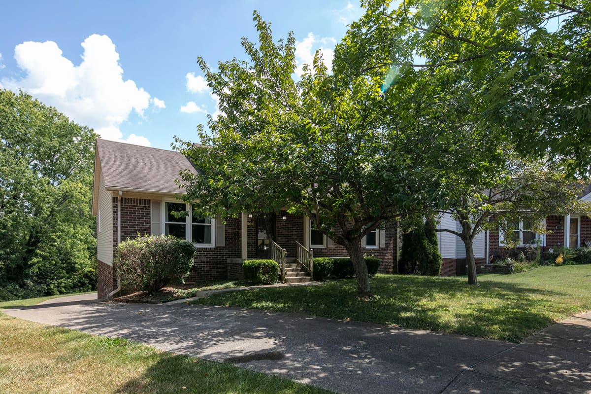 4904 Denmoor Court, Lexington, KY 40513 — primary photo