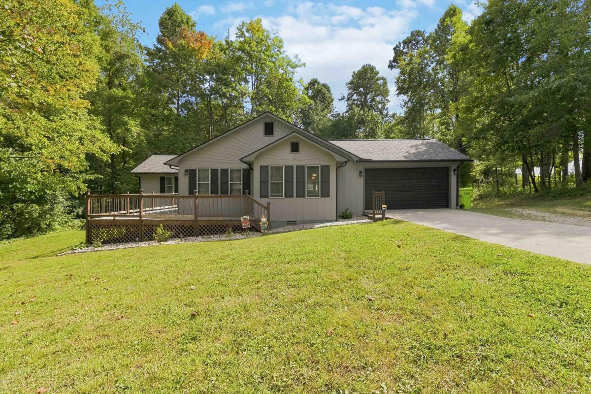 1207 Yorkshire Estates Road, London, KY 40744 — primary photo