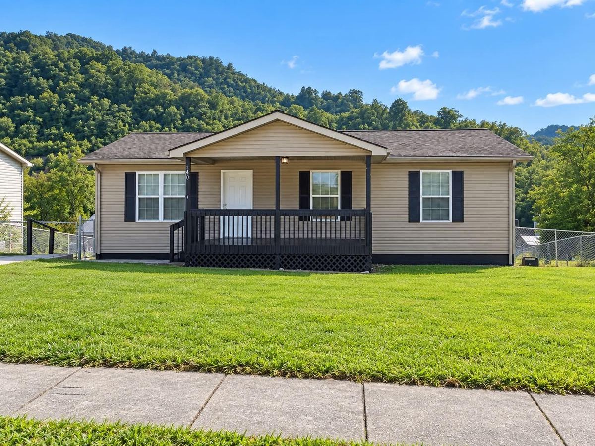 140 140 Station Ln Lane, Harlan, KY 40831 — primary photo