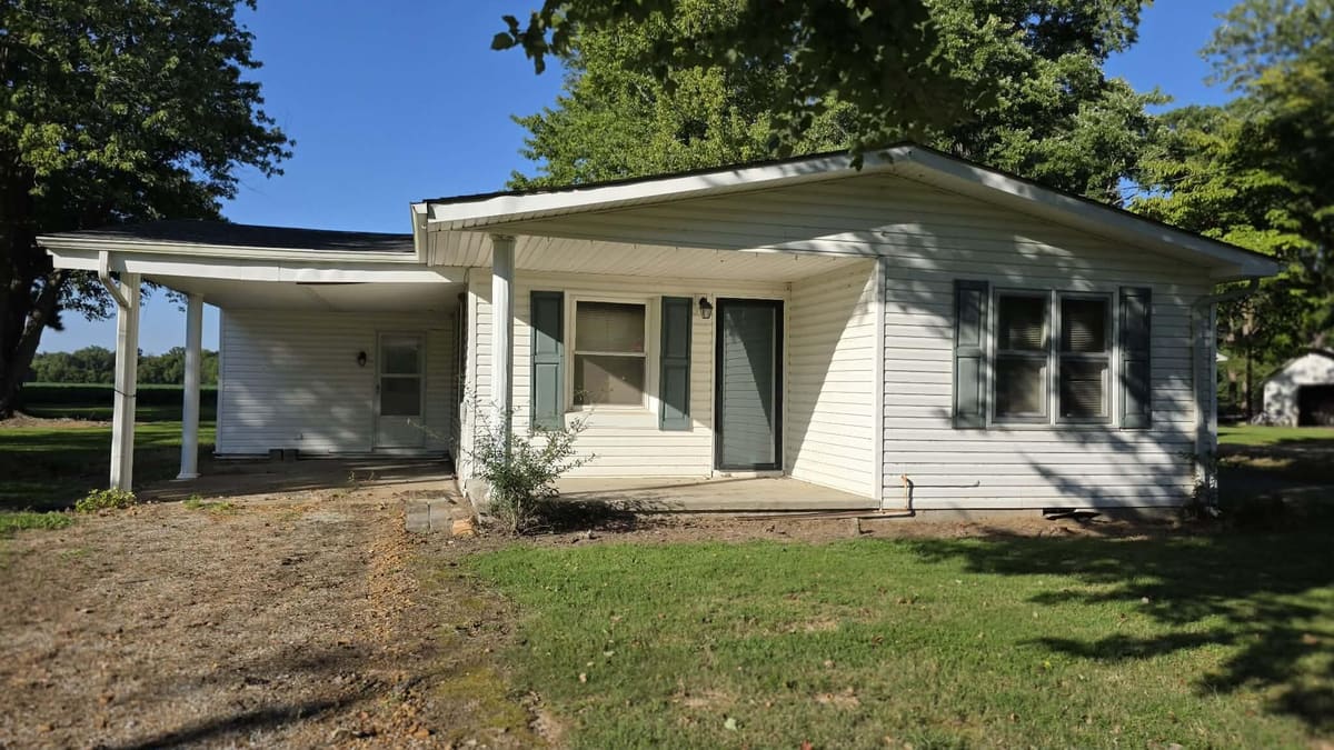 8615 Shawnee Lane, West Paducah, KY 42086 — primary photo