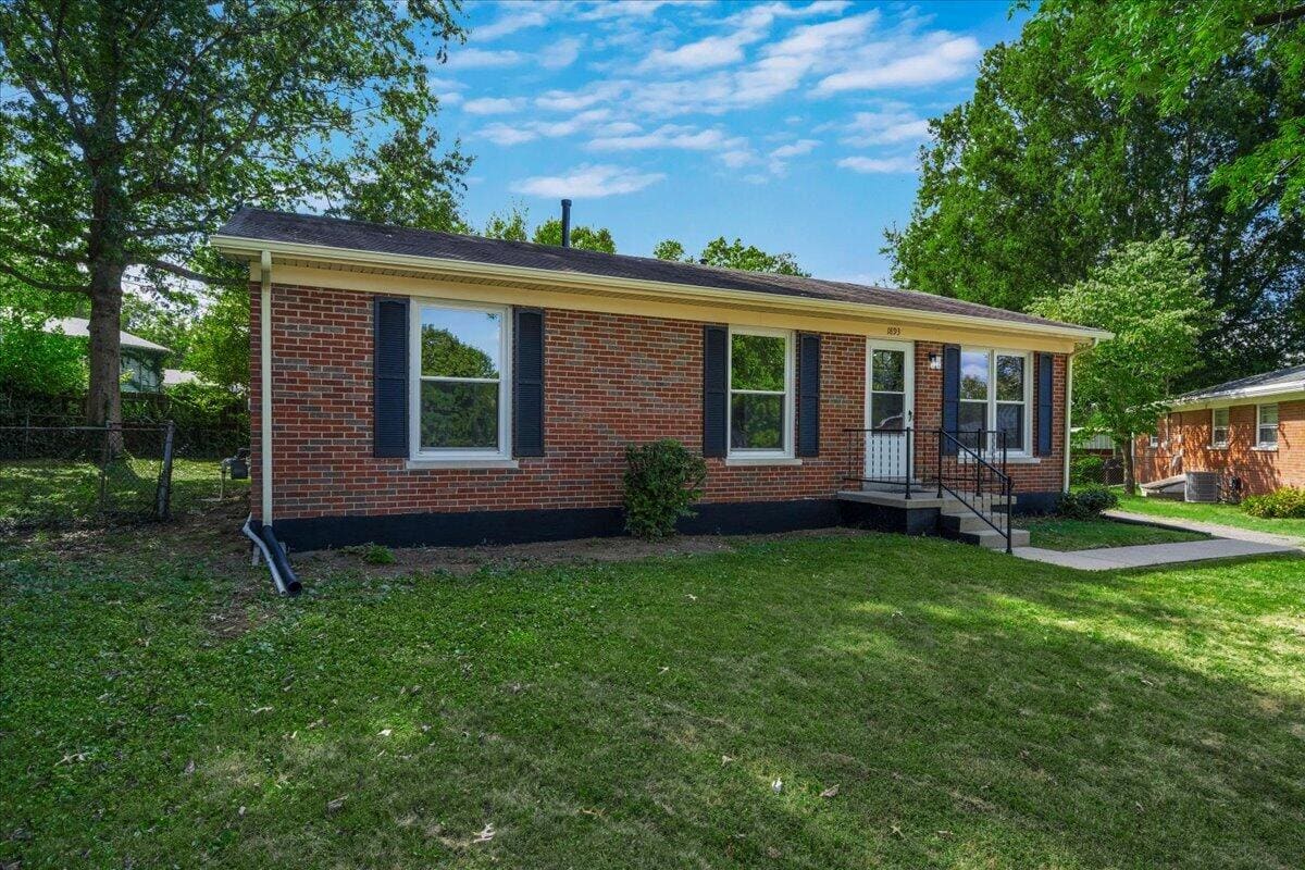 1893 Radcliffe Court, Lexington, KY 40505 — primary photo