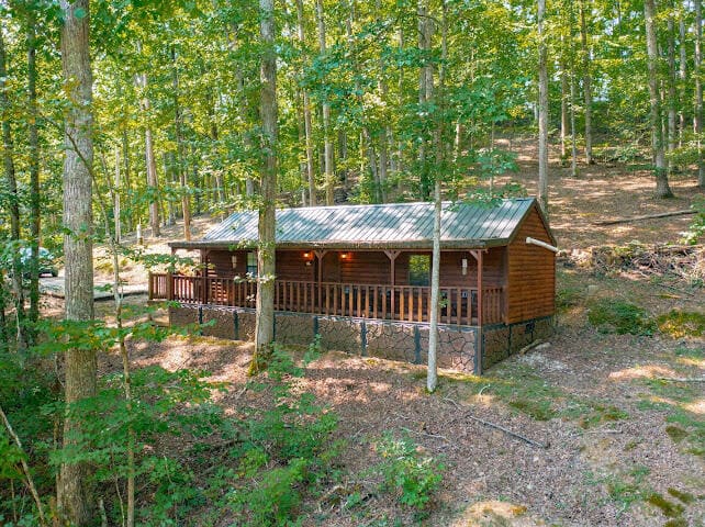411 Alum Cave Road, Annville, KY 40402 — primary photo