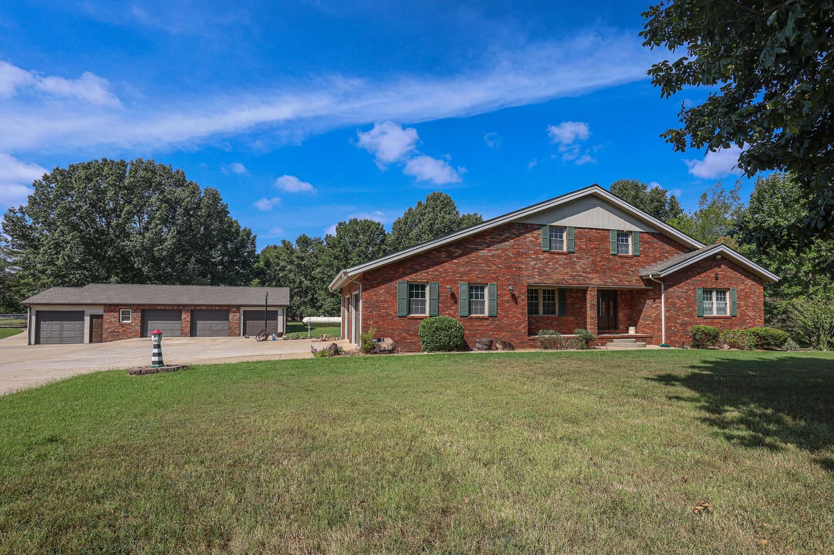 390 Windy Hills Circle, Calvert City, KY 42029 — primary photo