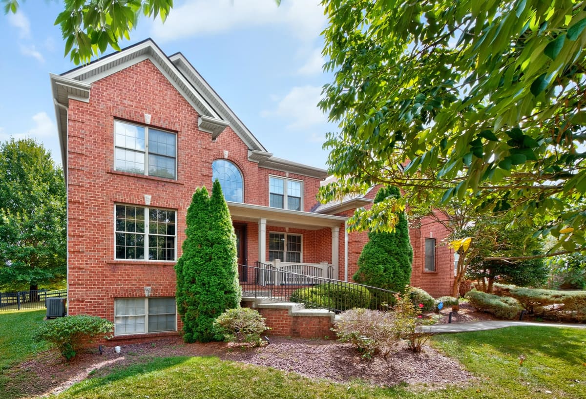 3200 Linville Lane, Lexington, KY 40513 — primary photo