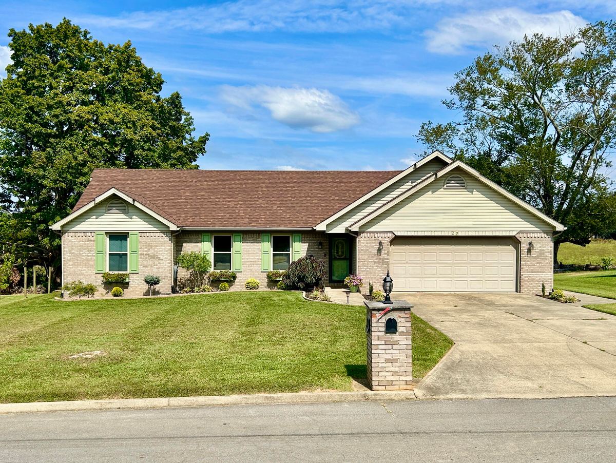 32 Lynns Way, Somerset, KY 42503 — primary photo