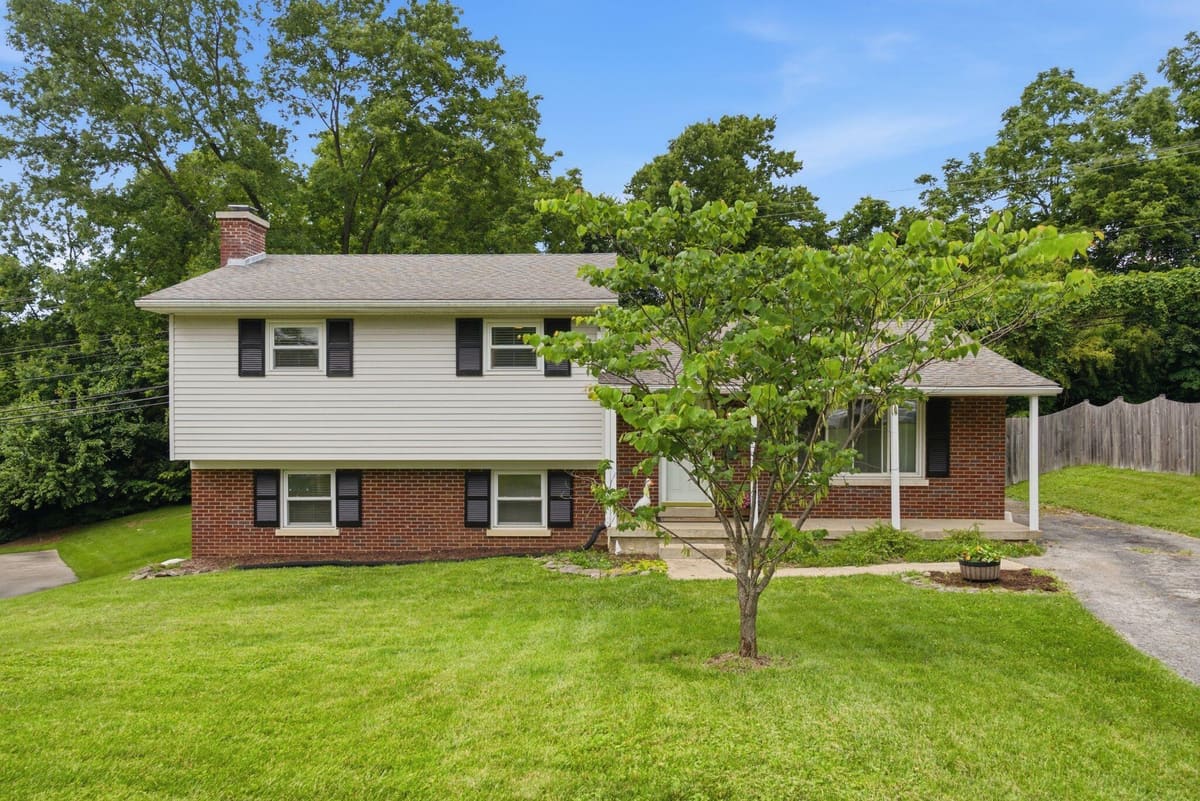 3343 Sutherland Drive, Lexington, KY 40517 — primary photo