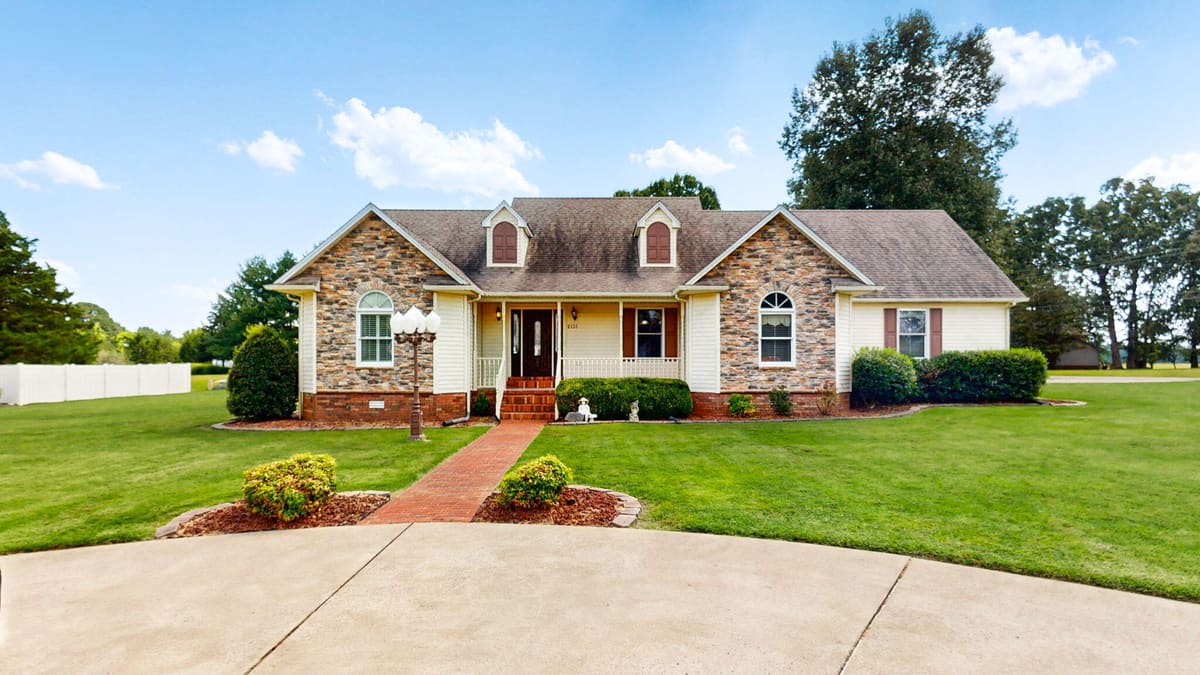 2131 Southwest Drive, Murray, KY 42071 — primary photo