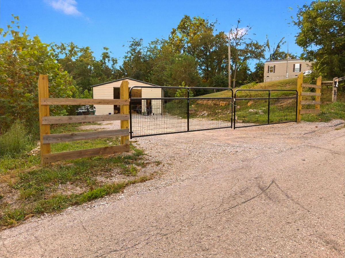 904 Gravel Lick Branch Road, Waco, KY 40385 — primary photo