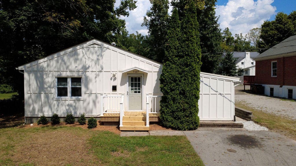 107 Berry Avenue, Versailles, KY 40383 — primary photo