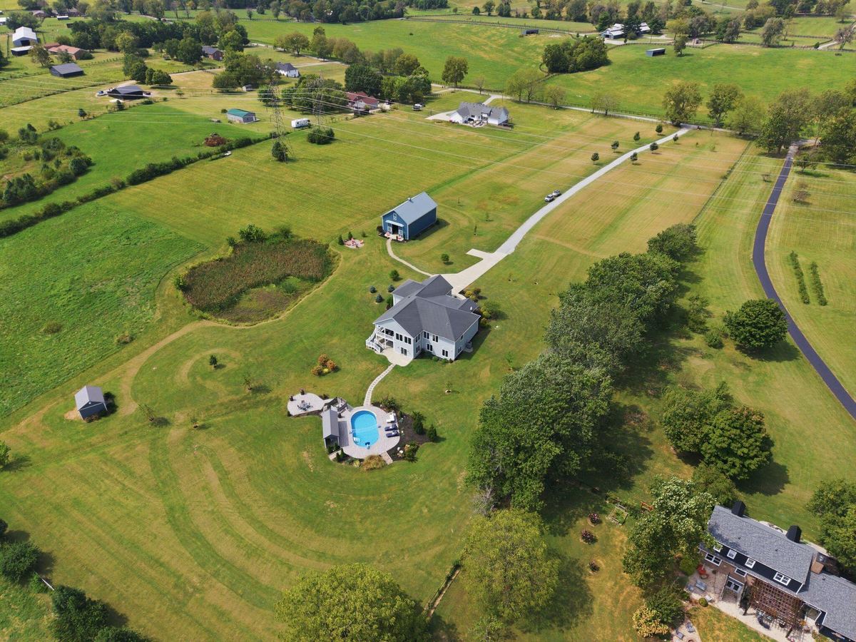 490 James Lane, Versailles, KY 40383 — primary photo