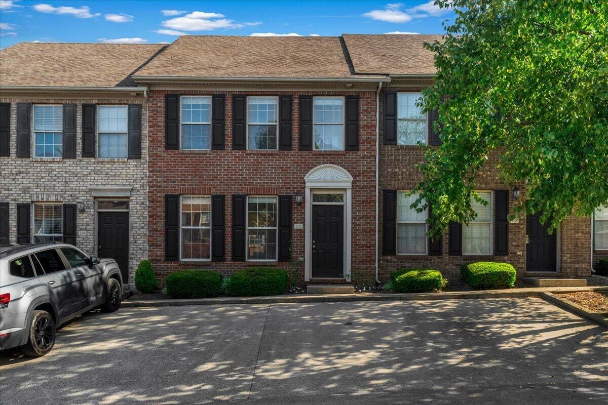 1145 Appian Crossing Way 205, Lexington, KY 40517 — primary photo