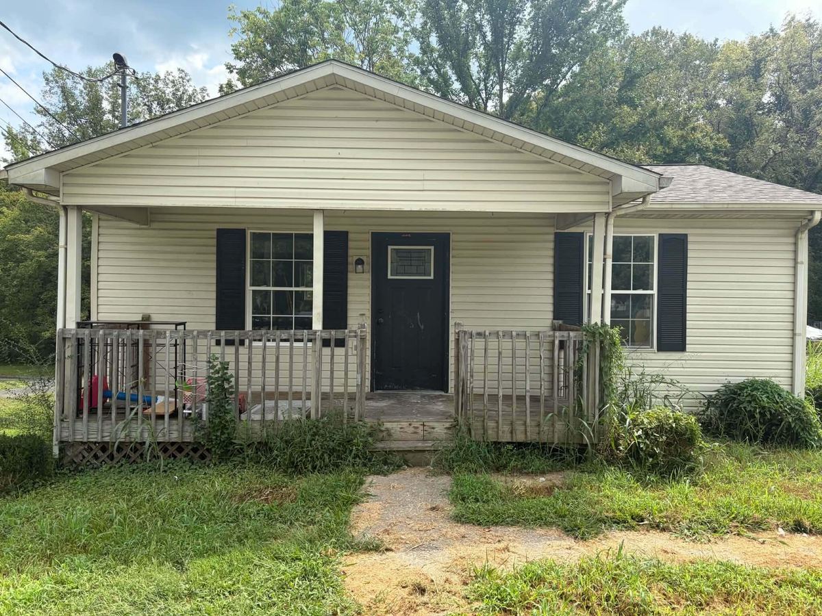 1225 S Irvine Road, Irvine, KY 40336 — primary photo