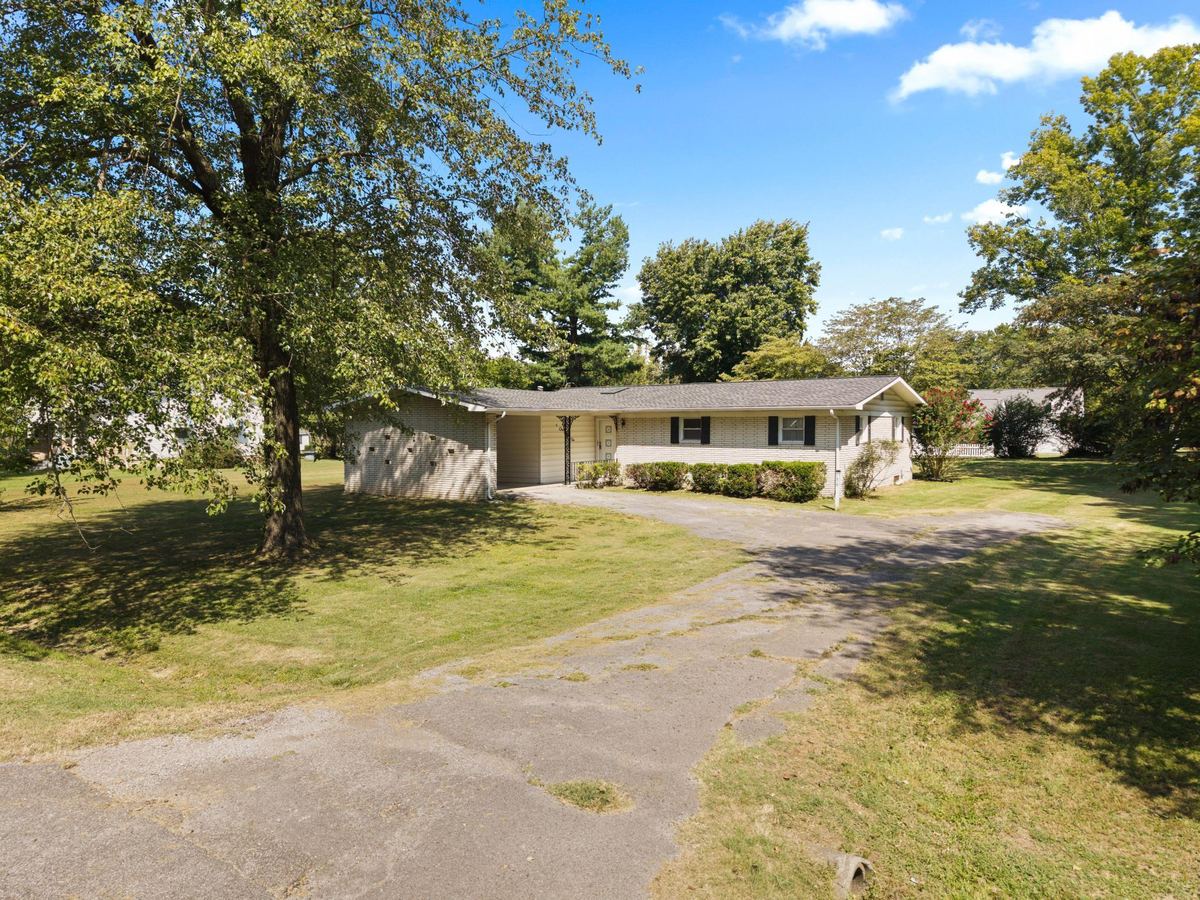 156 W 3rd Avenue, Calvert City, KY 42029 — primary photo