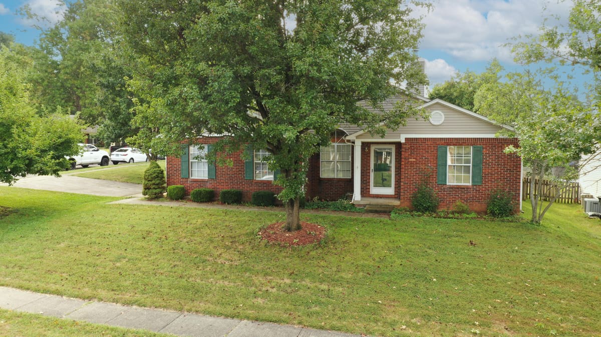 1841 Haverwood Park, Lexington, KY 40514 — primary photo