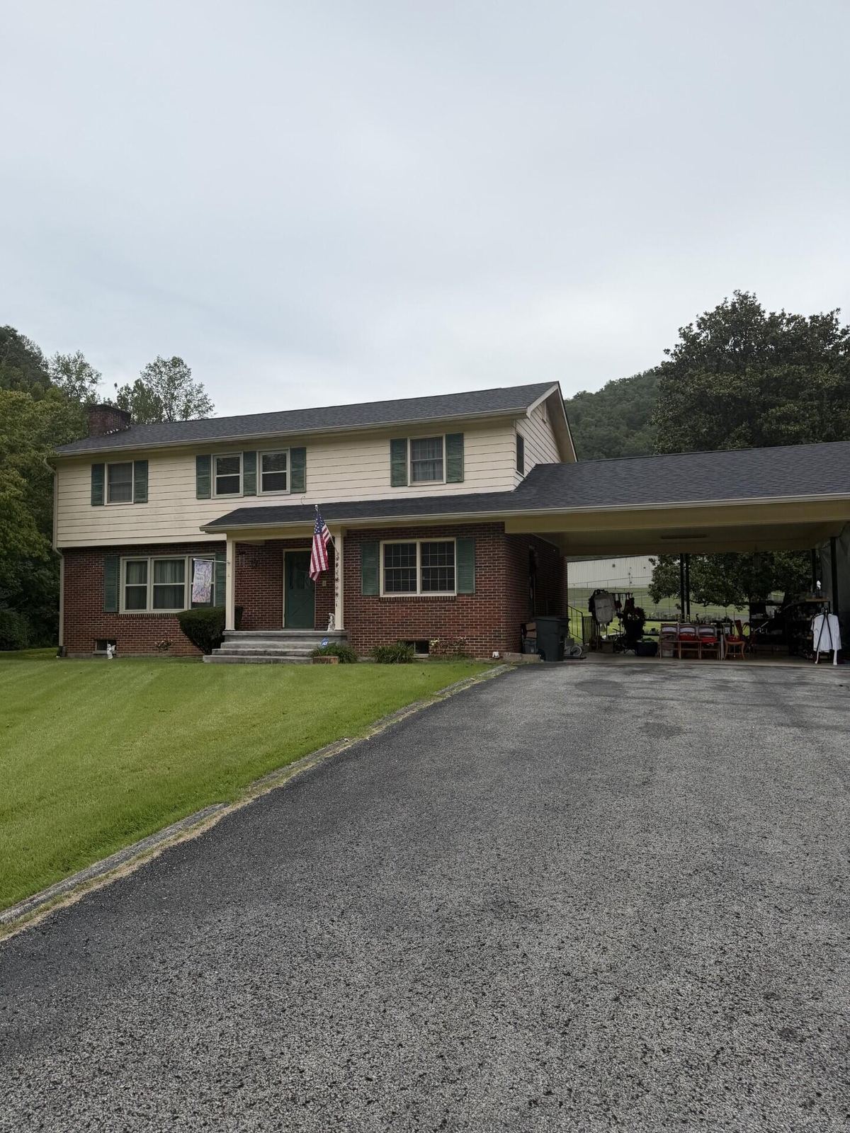 2511 S Lake Drive, Prestonsburg, KY 41653 — primary photo