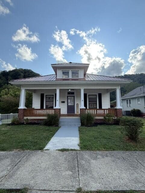 374 S Arnold Avenue, Prestonsburg, KY 41653 — primary photo