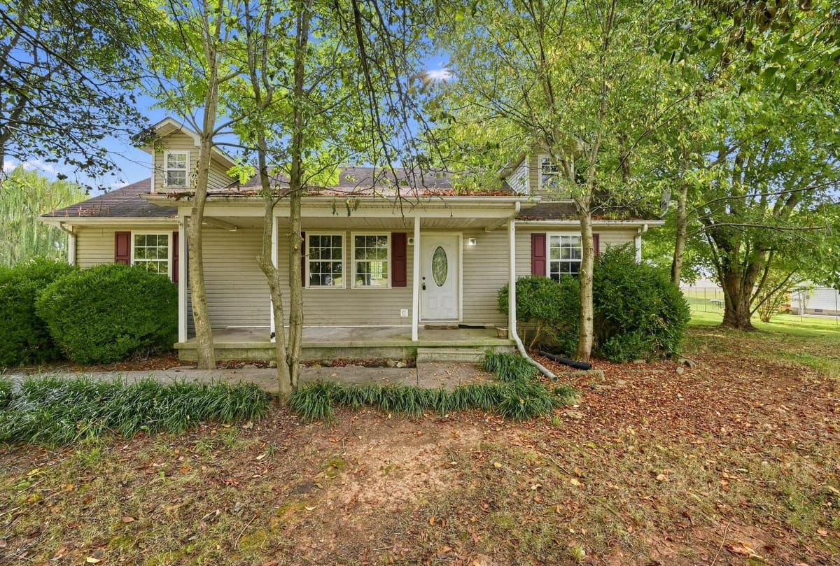 111 Oakdale Drive, Russellville, KY 42276 — primary photo