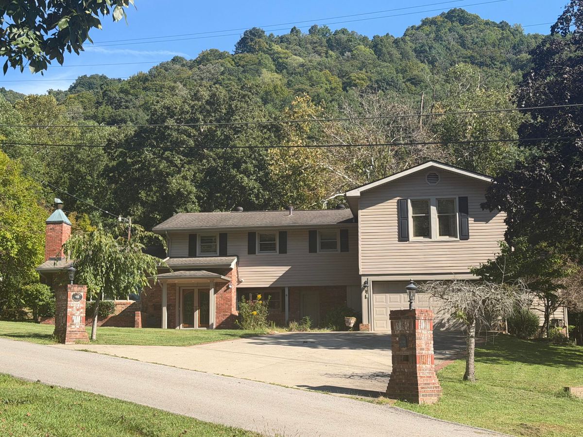 891 Woodland Hills, Harlan, KY 40831 — primary photo