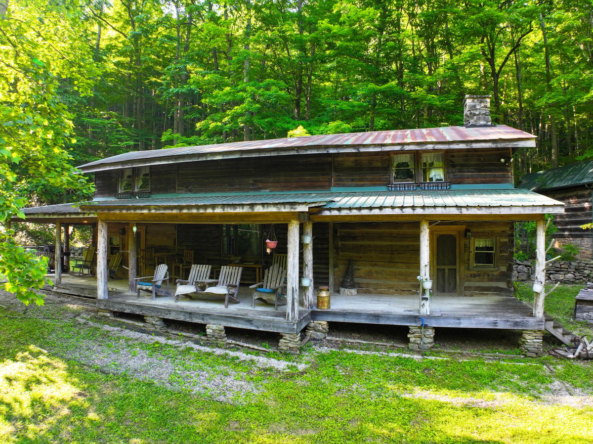 692 Little Doe Creek Road, Irvine, KY 40336 — primary photo