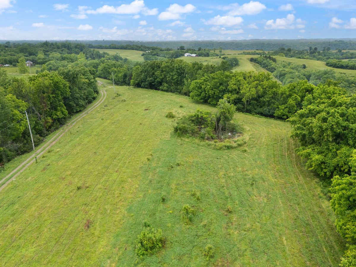 2125 High Reeves Spur 1, Richmond, KY 40475 — primary photo