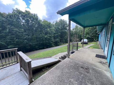 461 Round Ridge Road, Pineville, KY 40977 — photo 2