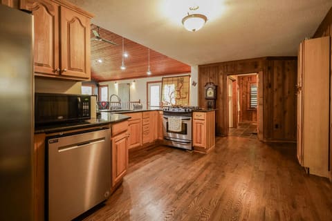 221 S Lake Bluff Lane, Scottsville, KY 42164 — photo 4