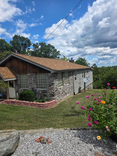 220 Leon Boulevard, Williamstown, KY 41097 — photo 2