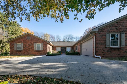 2051 Bridgeport Drive, Lexington, KY 40502 — photo 2