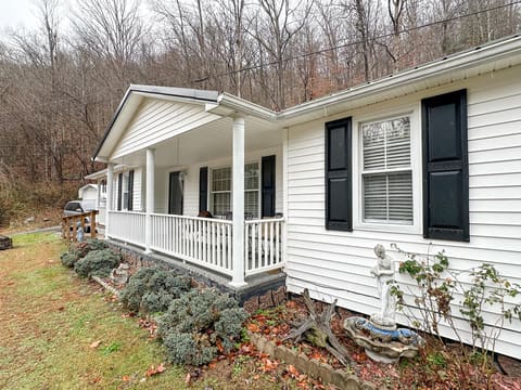 10806 406 Highway, Roark, KY 40979 — photo 2