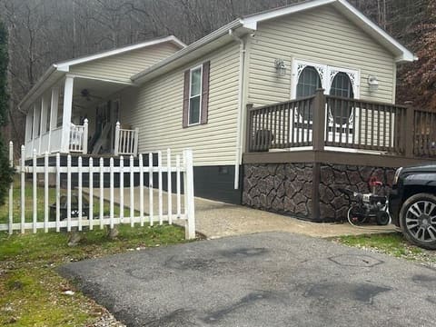 10806 406 Highway, Roark, KY 40979 — photo 3