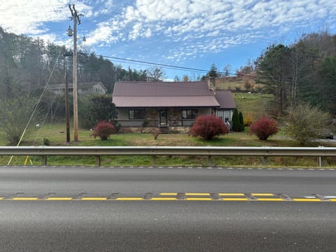 9063 N US-421 Highway, Manchester, KY 40962 — photo 2