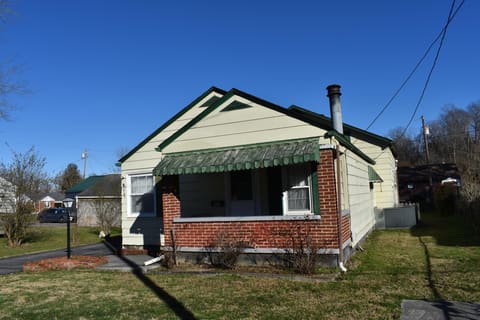 405 S 37th Street, Middlesboro, KY 40965 — photo 2