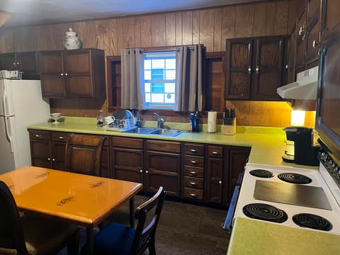 249 W Main Street, Lynch, KY 40855 — photo 4